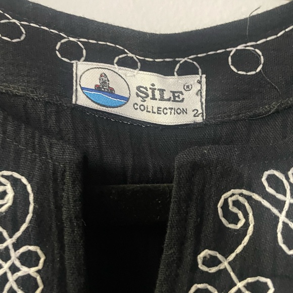 Sile official black and white embroidery shirt, Size 2 - Picture 3 of 4